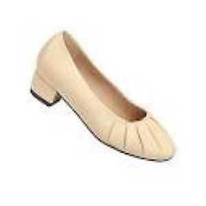 SALON studio shoes for women’s color Beige 10M NIB